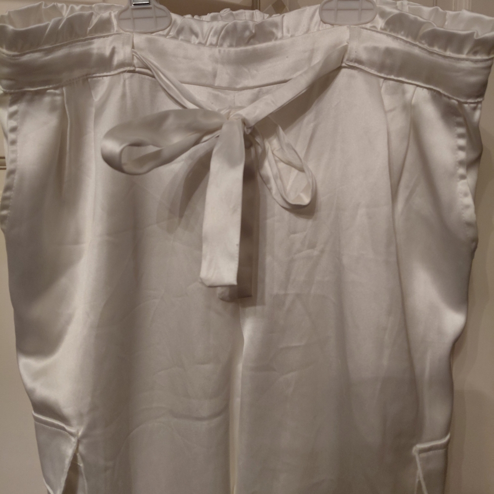 NWOT. Elegant White Satin Cargo PANTS SZ M - Picture 2 of 4